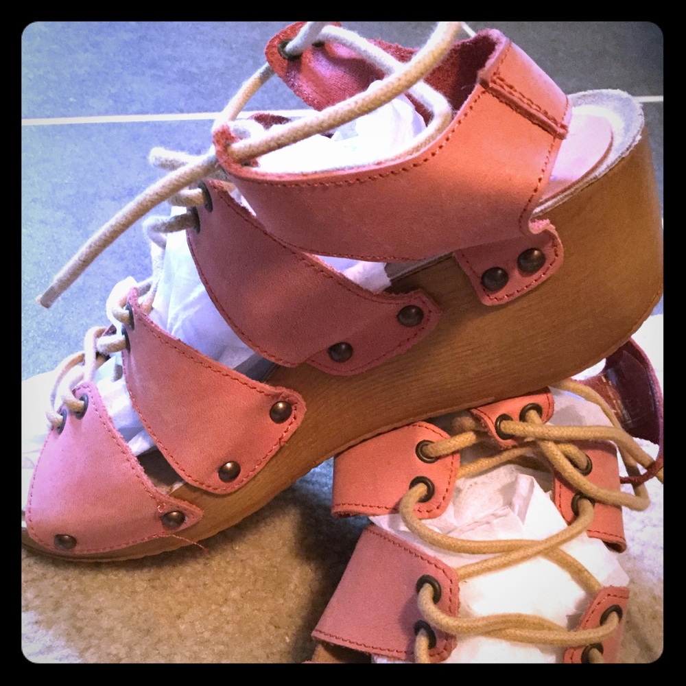 Coolway strappy platform sandal